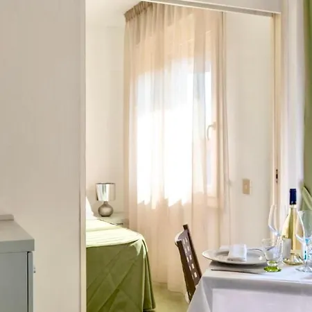 With Swimming-pool In Marina Di Just 700 Meters From The 公寓式酒店 切奇纳