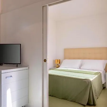 With Swimming-pool In Marina Di Just 700 Meters From The 公寓式酒店 *