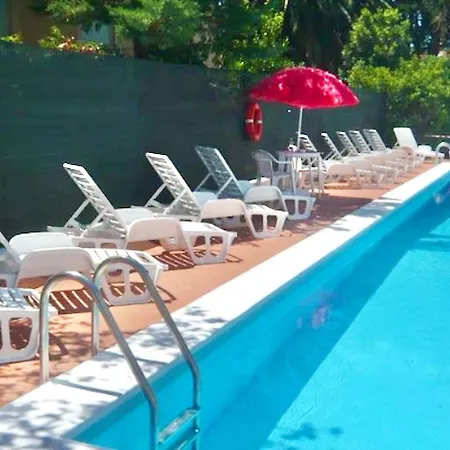 With Swimming-pool In Marina Di Just 700 Meters From The 公寓式酒店